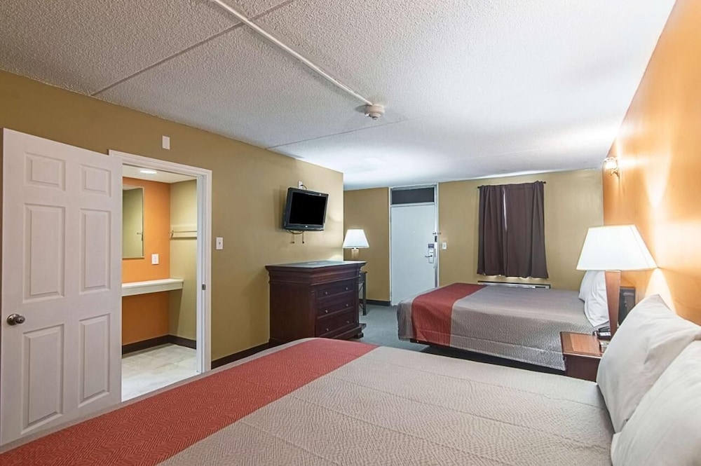 Room, 2 Double Beds photo 2