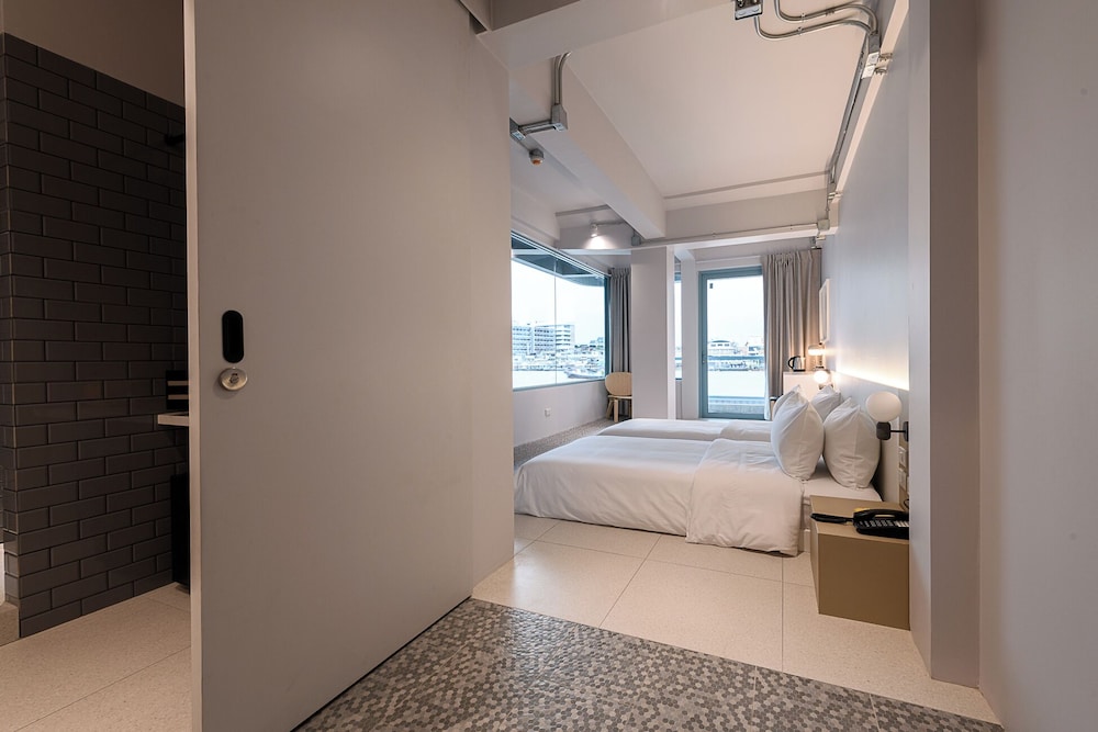 Riverfront 2 Bedroom photo 3