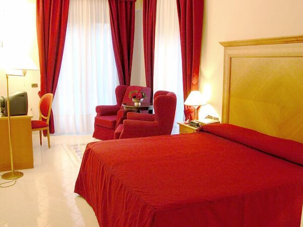 Junior Suite, Balcony, Partial Sea View - Photo 2