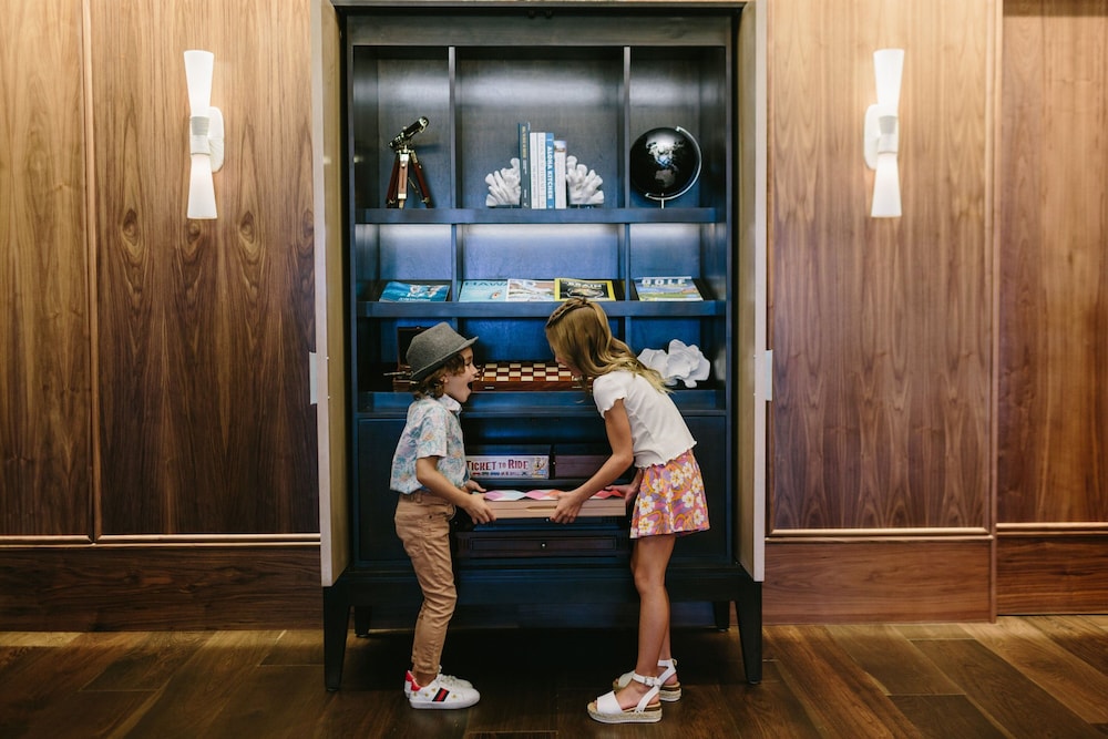 Fire Lanai, Deluxe Guest Room, 1 King, Garden View