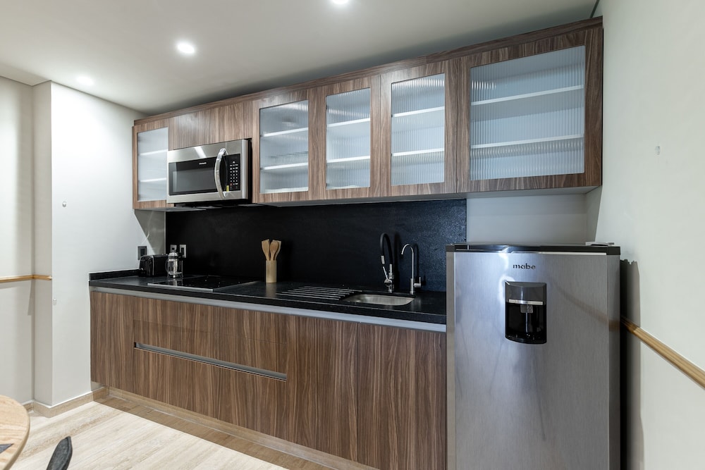 Executive Apartment with Balcony - Photo 3