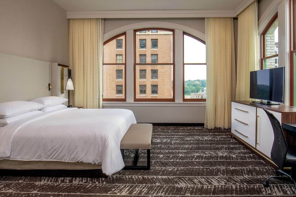 Junior Suite, 1 King Bed photo 3