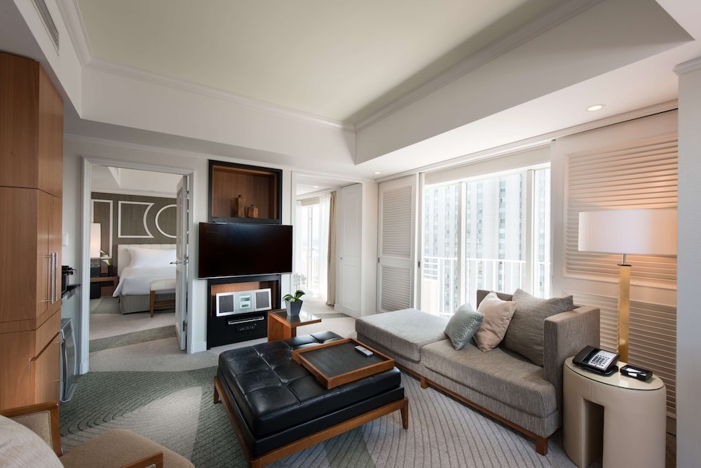 King Terrace Suite - Non-Smoking - 66sqm - Terrace with Whirlpool - Executive Lunge Access King Terrace Suite - Non-Smoking - 66sqm - Terrace with Whirlpool - Executive Lunge Access