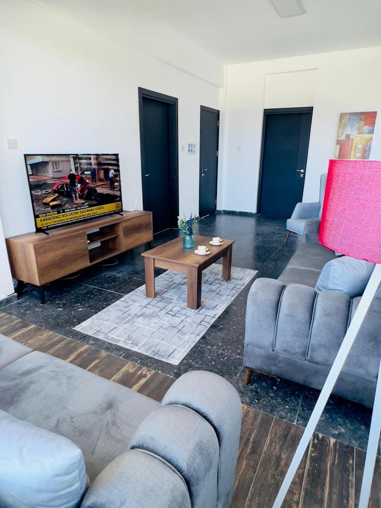 Apartment photo 2