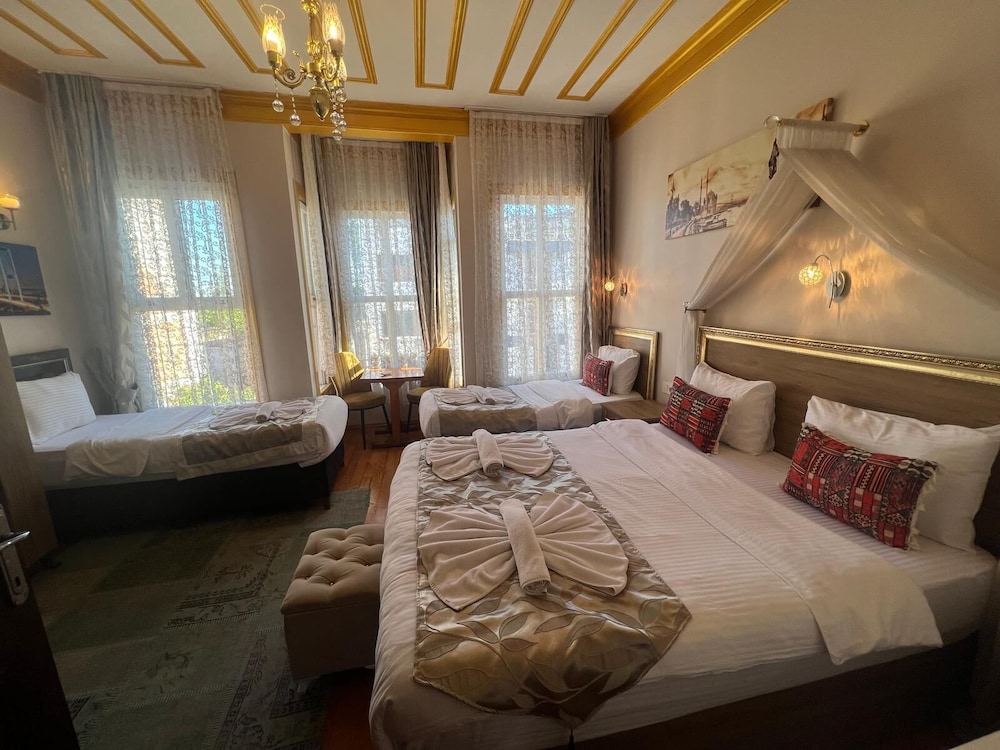 Family Quadruple Room, City View photo 1