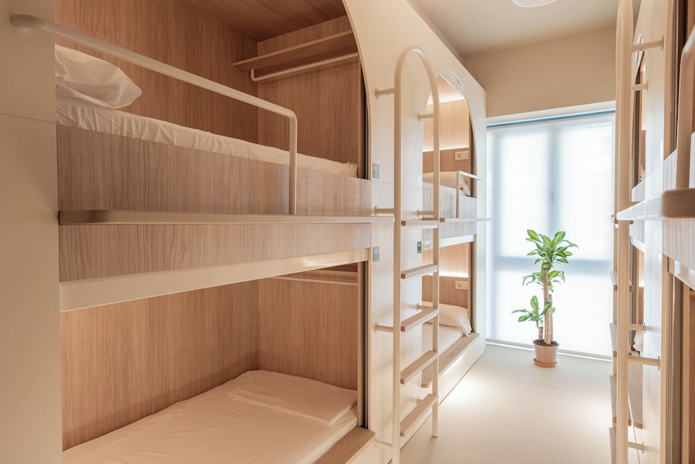 Shared Dormitory, Women only, Non Smoking