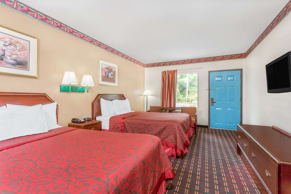 Standard Room, 2 Queen Beds, Smoking - Photo 1