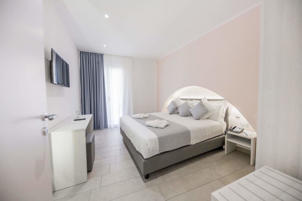 Basic Double Room photo 3