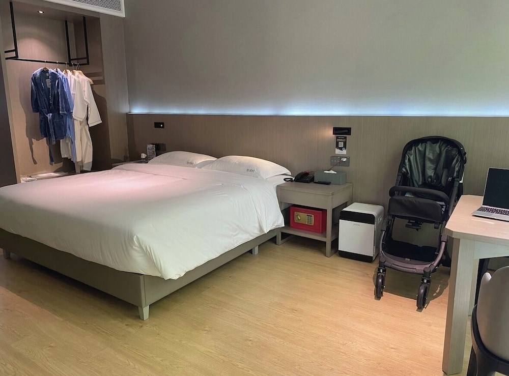 Luxury Suite, Balcony, Hill View photo 3