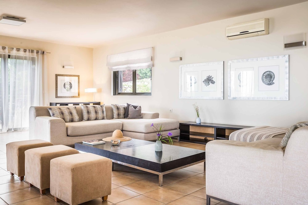 Villa (4 Bedrooms)