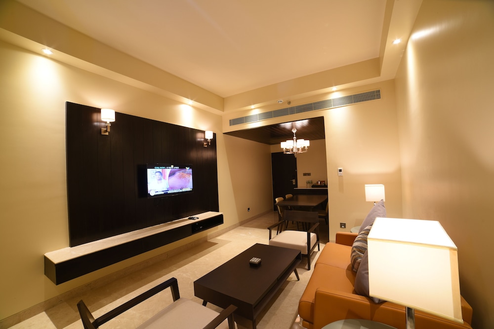Hazel Suite photo 2