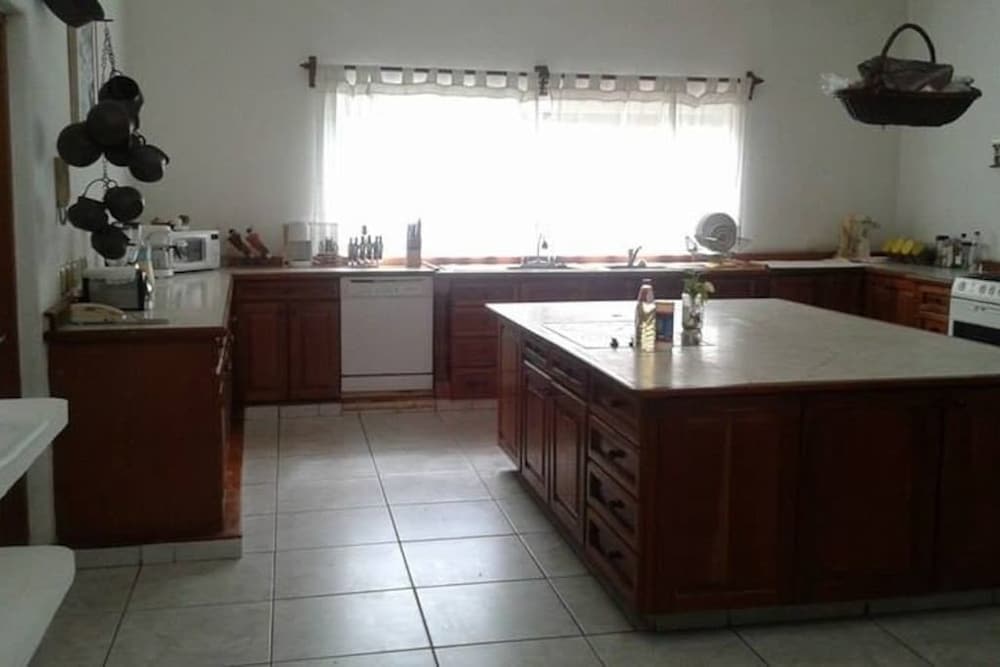 Family Townhome, 5 Bedrooms photo 2