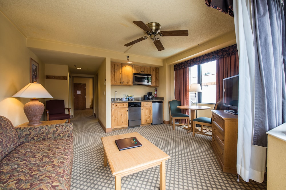 Corner King Suite - Photo 8