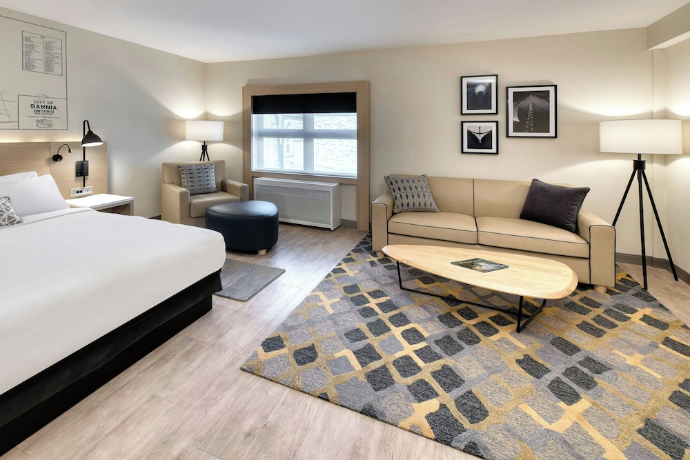 Executive Room, 1 King Bed with Sofa bed photo 2