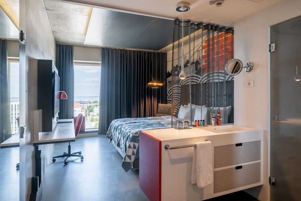Room, 1 King Bed (Solo Up)