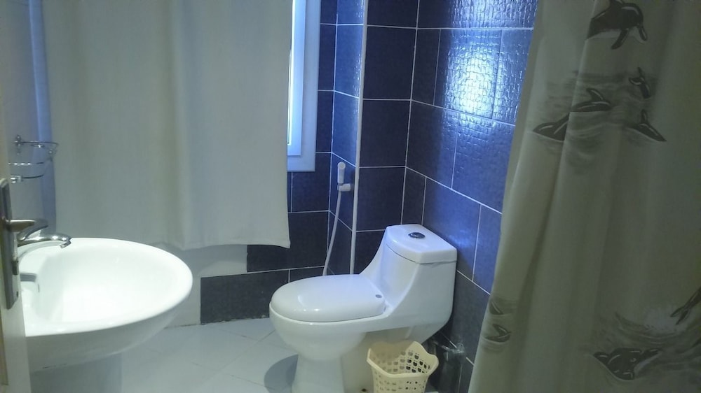 Apartment, 3 Bedrooms - Photo 2