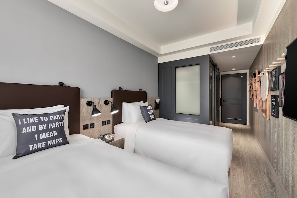 Standard Room, 2 Twin Beds - Photo 1
