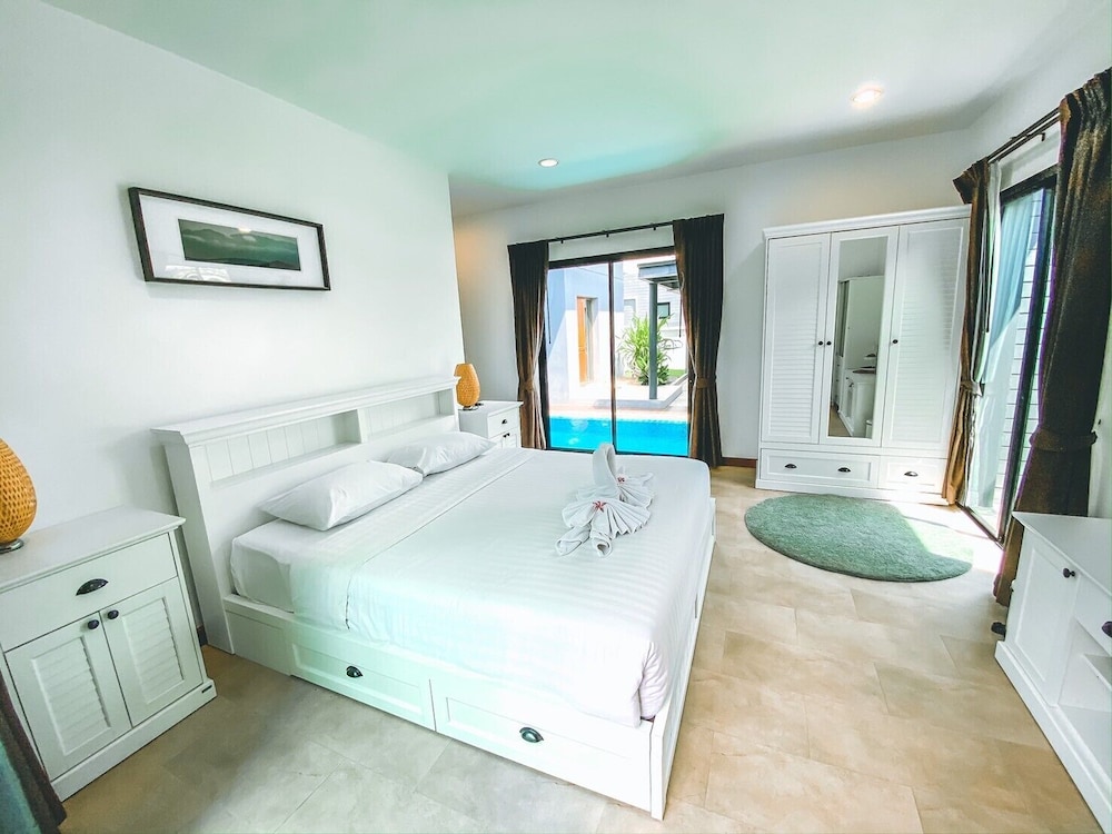 Villa, 3 Bedrooms, Pool View - Photo 10