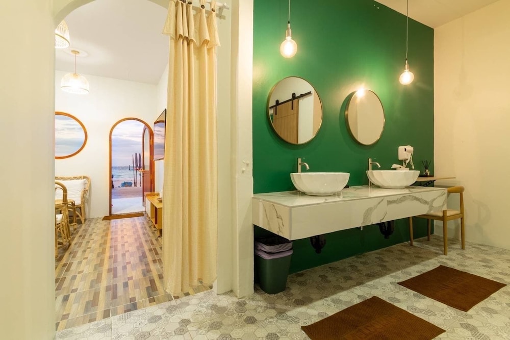 Basic Villa photo 2