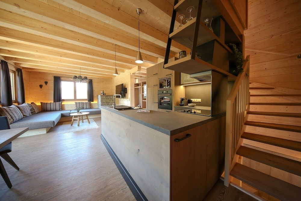 Chalet, 4 Bedrooms, 2 Bathrooms photo 3