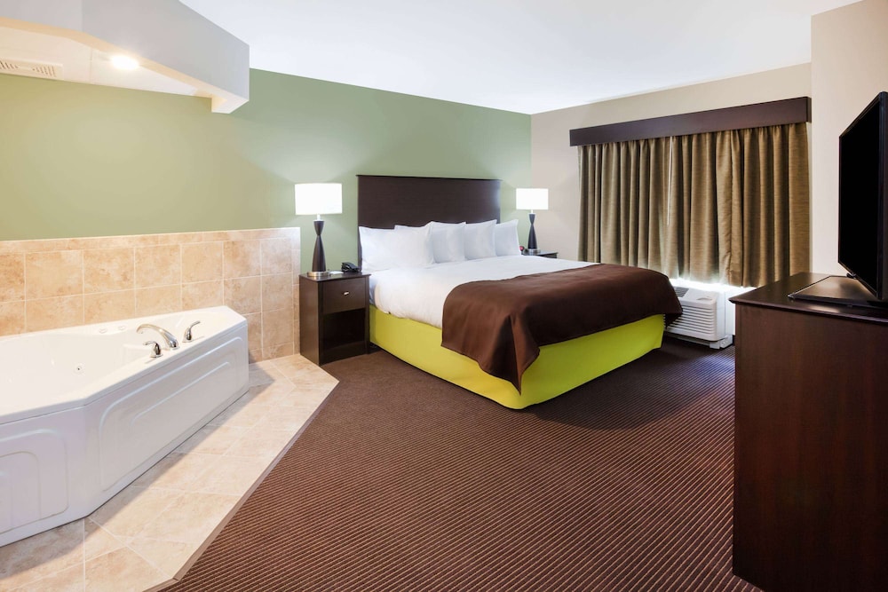 Deluxe Studio Suite, 1 King Bed, Non Smoking