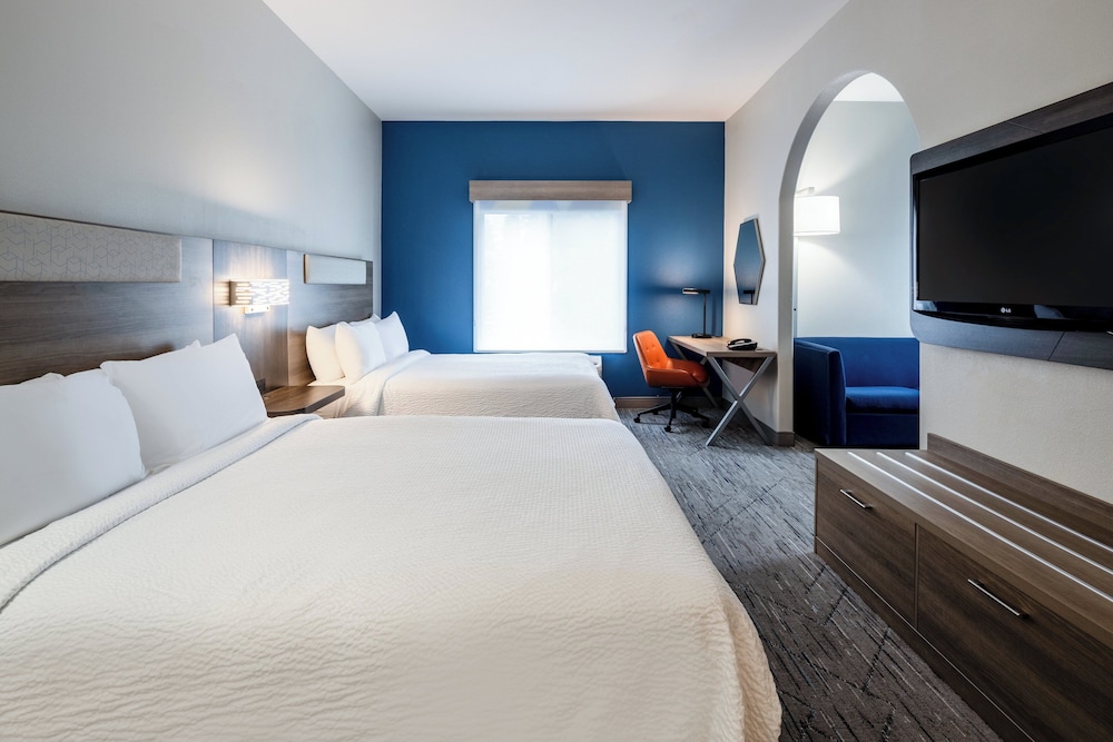 Suite, 2 Queen Beds (Extra Living Area) - Photo 3