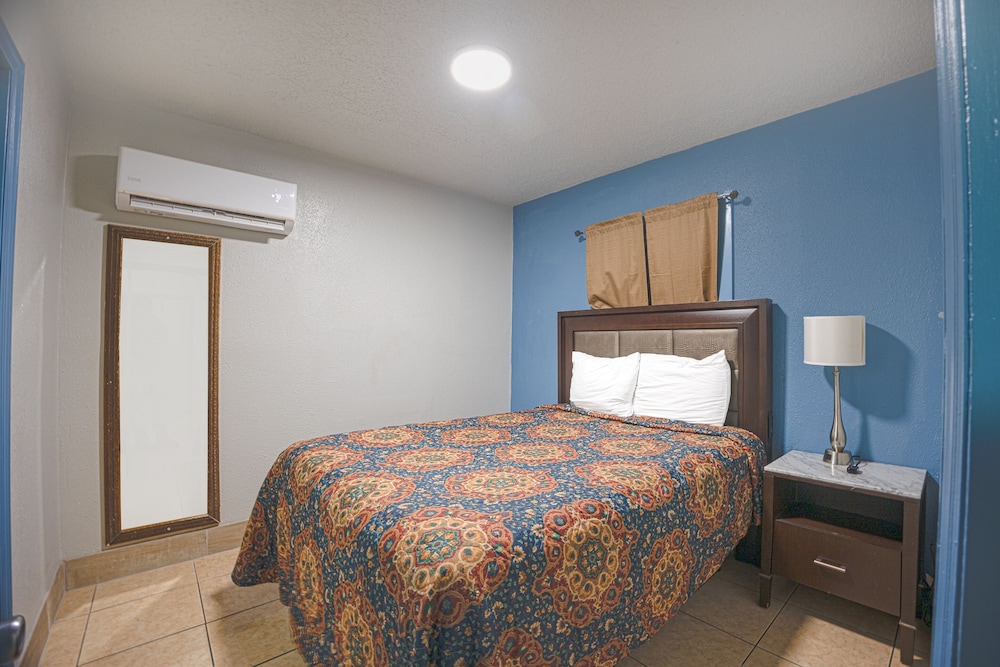 Room, 1 Queen Bed, Non Smoking, Kitchenette photo 1