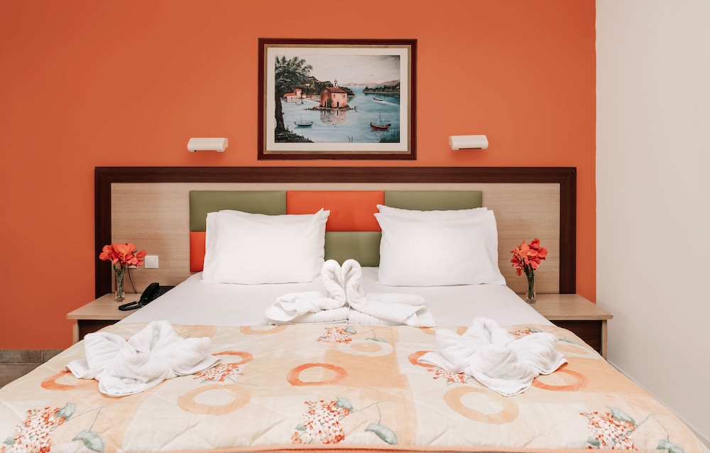 Standard Double or Twin Room - Photo 1