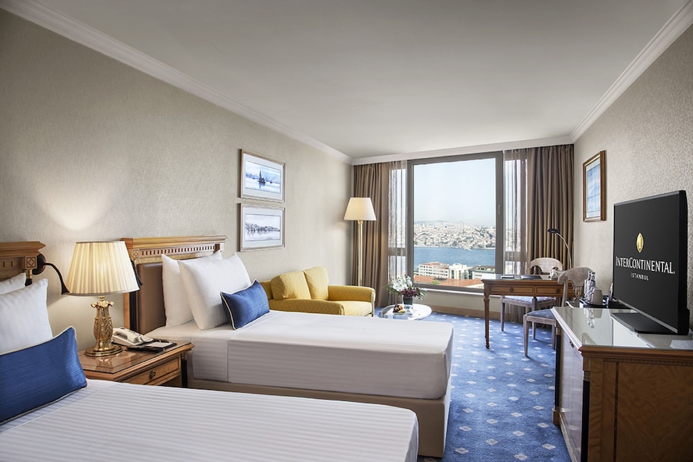 Classic Room, 2 Twin Beds, City View thumbnail 6