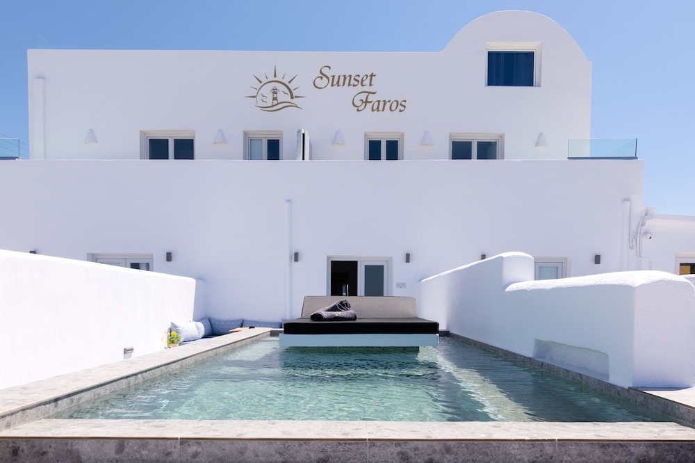 Deluxe Suite with plunge pool and sea view - Photo 25