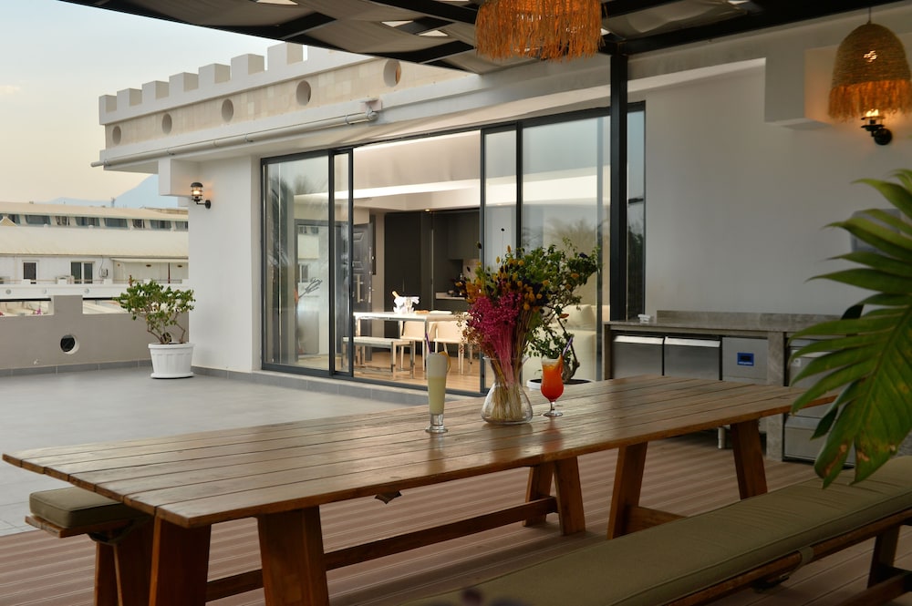 Deluxe Suite, 2 Bedrooms, Kitchenette, Sea View photo 3