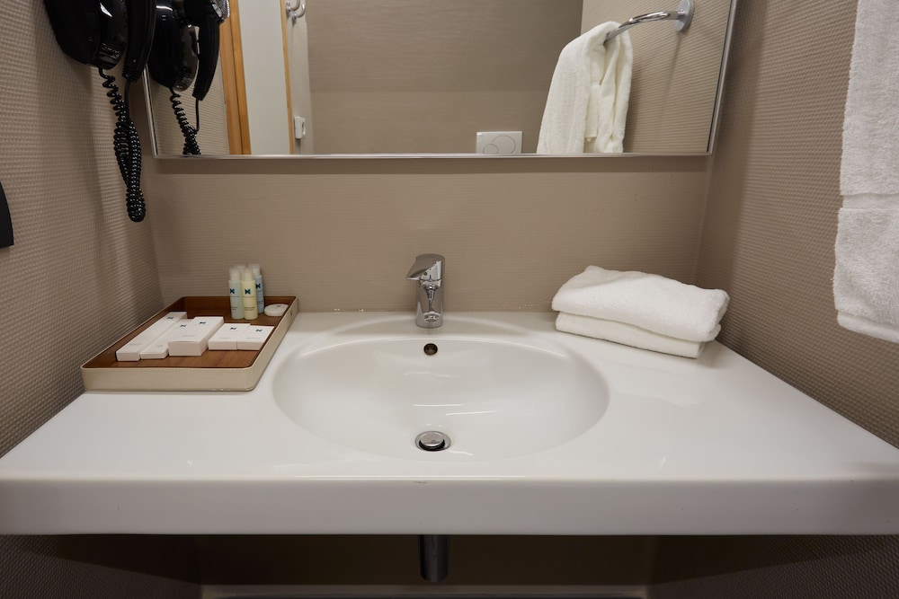 Standard Double Room - Photo 7