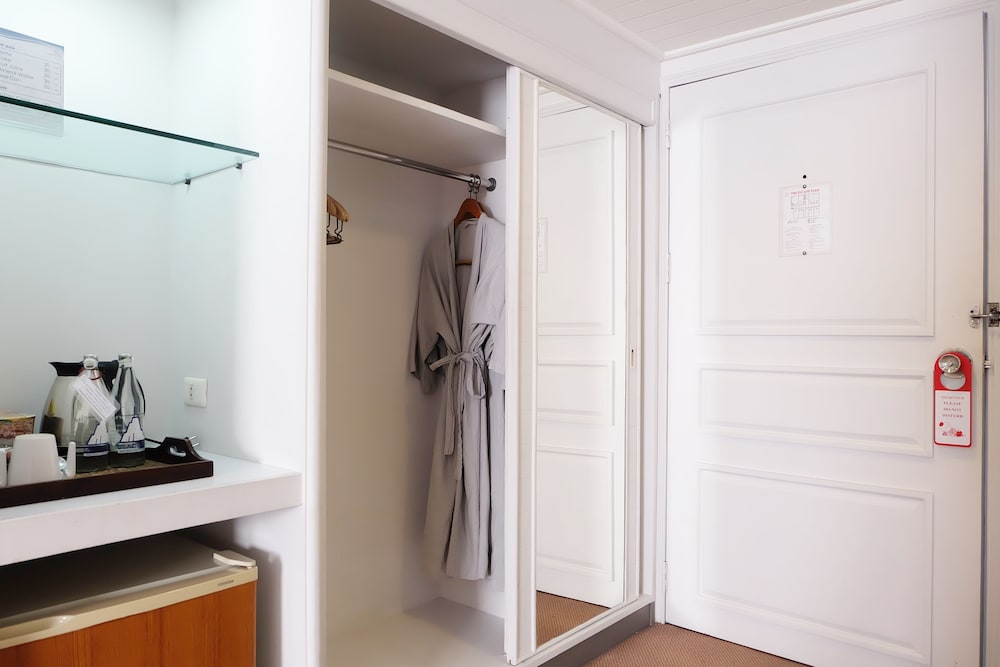 Deluxe Room - Photo 7