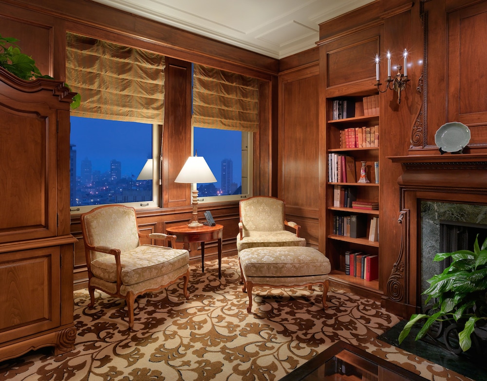 Suite, 1 King Bed, Non Smoking (Mark Hopkins)