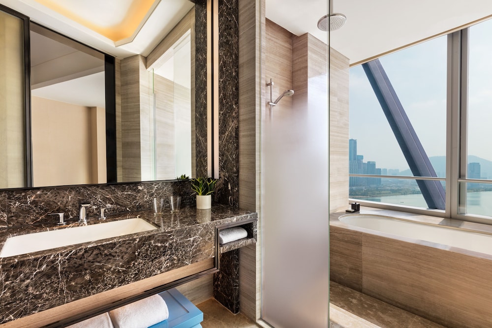 Room, 1 King Bed, Bay View, Main Tower