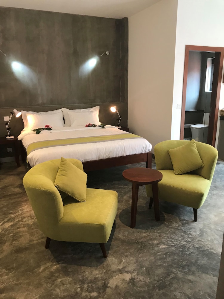 Luxury Studio Suite, 1 King Bed photo 2