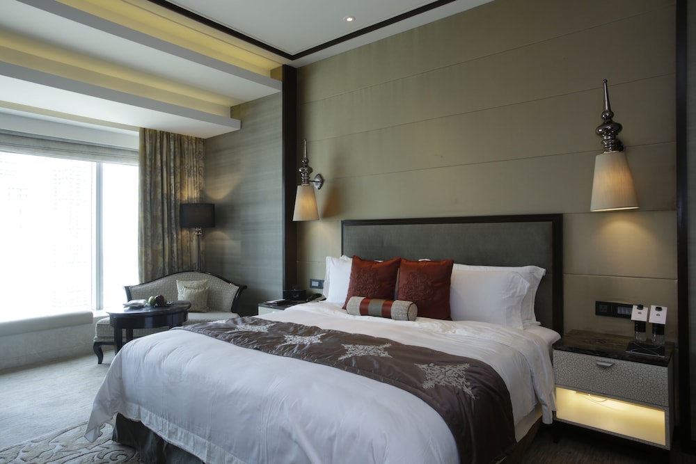 Room, 1 King Bed thumbnail 5