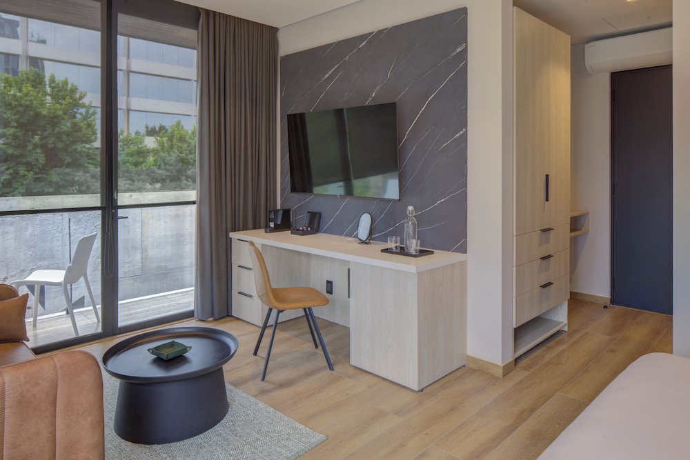 Business Suite, City View photo 3