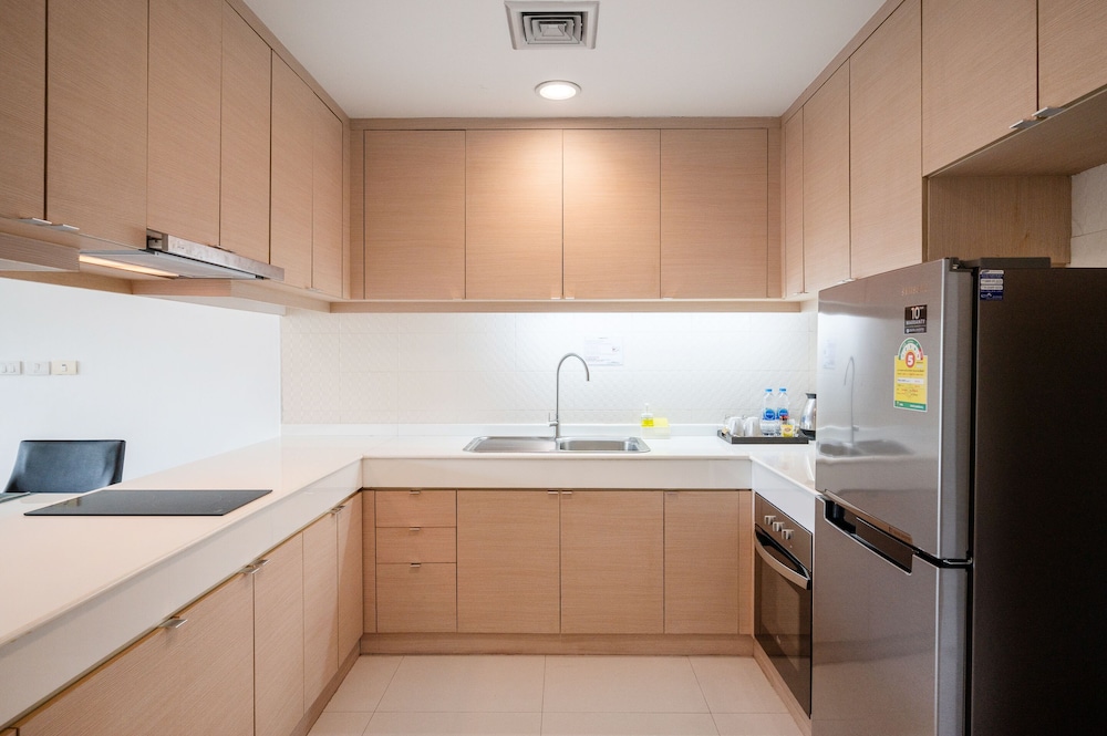 One Bedroom with Kitchen - Photo 5