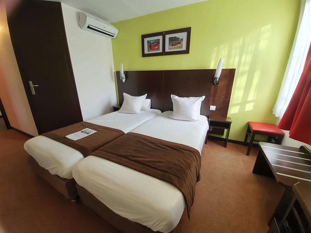 Standard Room, 2 Twin Beds - Photo 4
