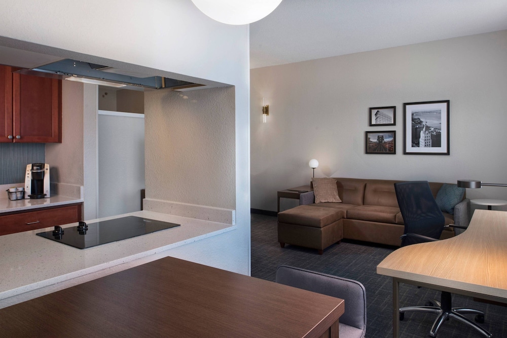 Studio, 1 Queen Bed with Sofa bed (Extended) - Photo 4