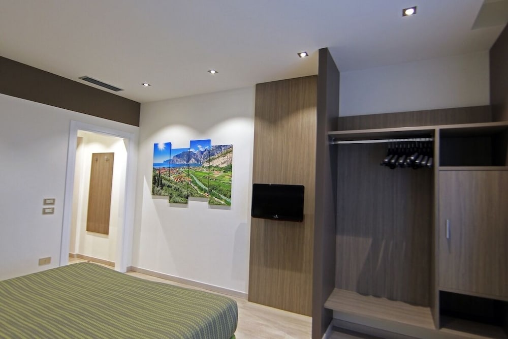 Standard Double or Twin Room, Garden View (internal) - Photo 6