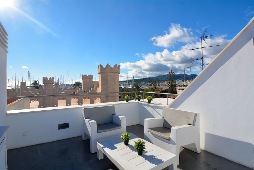 Penthouse, 2 Bedrooms, City View photo 2