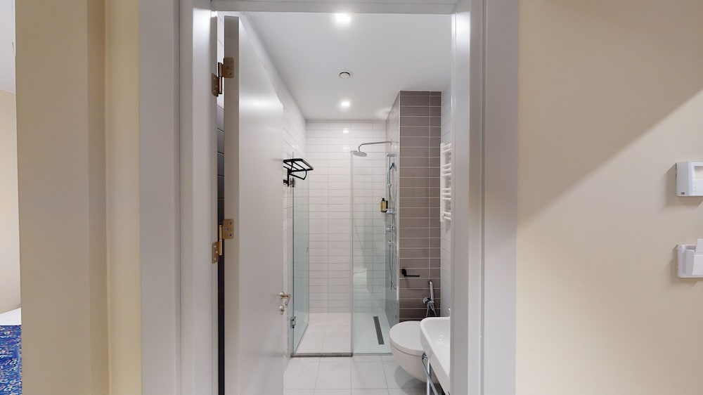 Standard Double Room - Photo 8