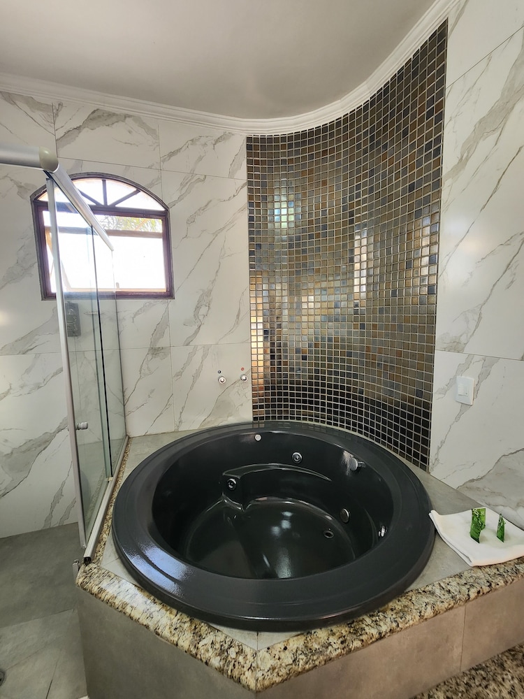 Suite, Jetted Tub photo 2