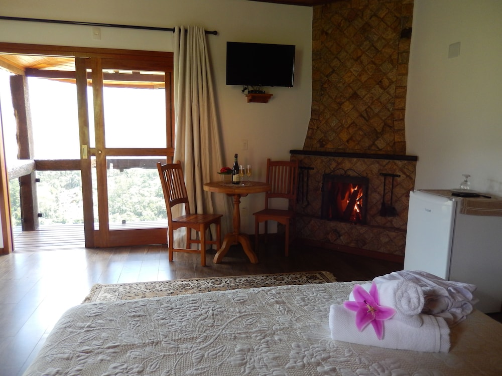 Honeymoon Chalet, Hot Tub photo 3