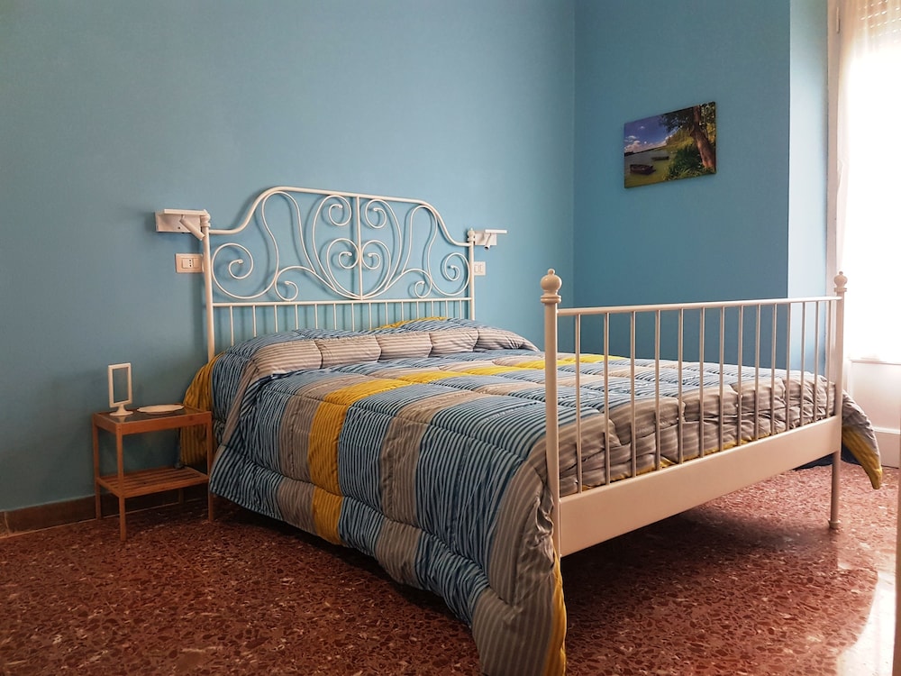 Standard Double Room, Shared Bathroom, City View