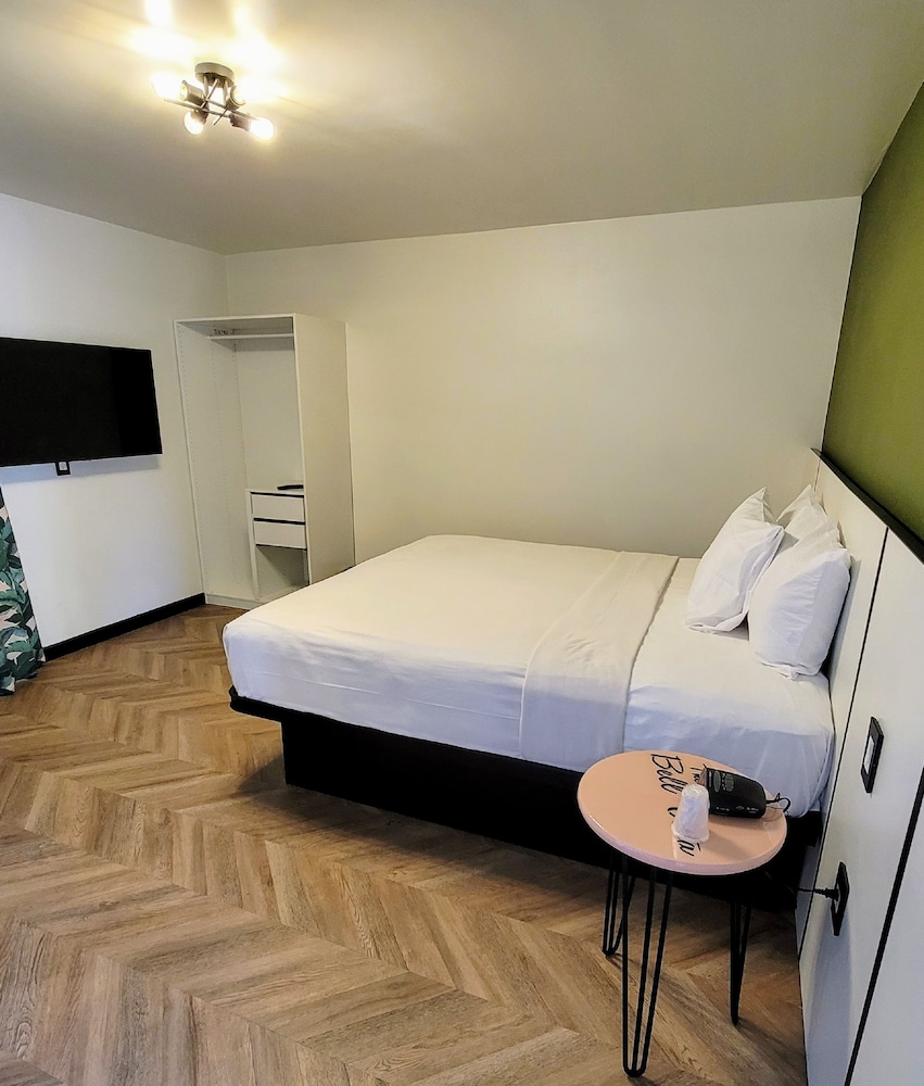 Deluxe Room, 1 King Bed, Accessible, Non Smoking photo 3