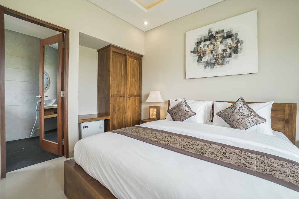 Deluxe Room, Balcony - Photo 12