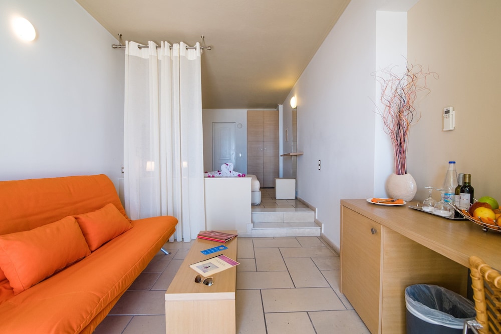 Junior Suite, Jetted Tub - Photo 13
